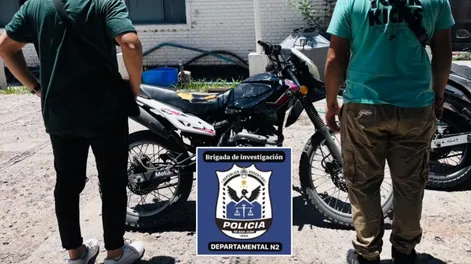 Le robaron la moto a un albañil que vive de changas y la hallaron tirada en un descampado