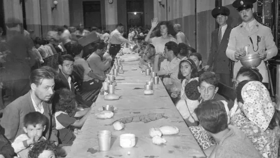Heridos, comedores llenos y ruinas: fotos del trabajo policial en el terremoto del ’44
