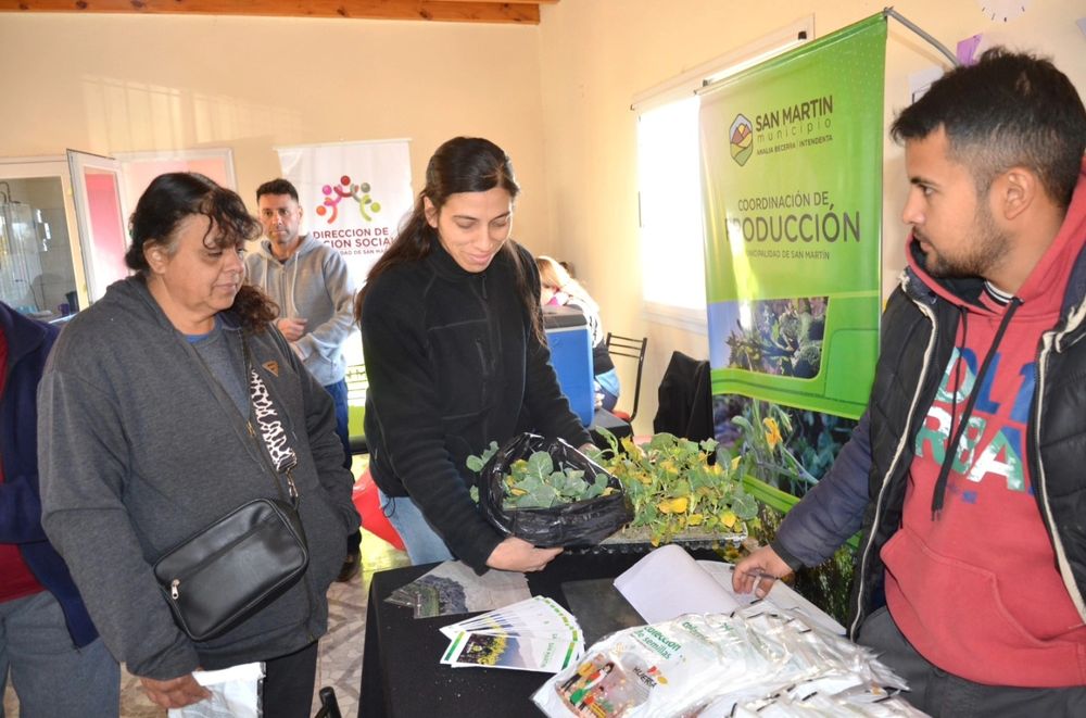 El municipio de San Martín sale a recorrer el departamento para entregar gratis semillas de temporada a los vecinos.