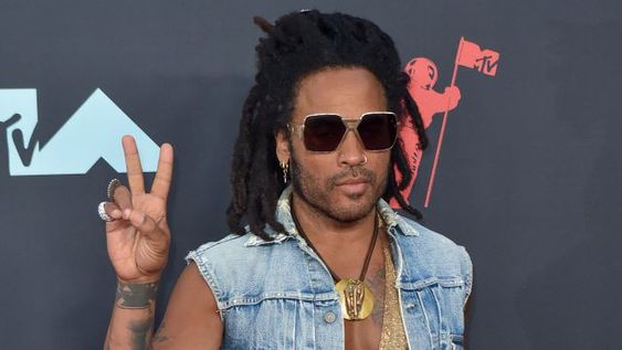 Lenny Kravitz cumplió 56, se sacó la remera y estallaron los memes