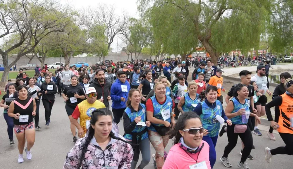 La energía de los niños le aportó alegría y entusiasmo al regreso de un maratón