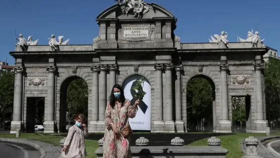 España no permitirá el ingreso de turistas extranjeros hasta julio