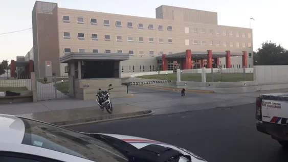 Vive en la calle y su ex la buscó para pegarle y amenazarla con matarla con un destornillador