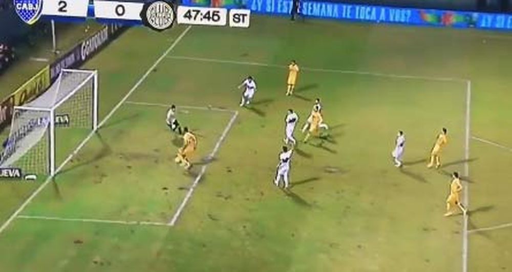 Sólo frente al arco: el increíble gol que se comió Chávez