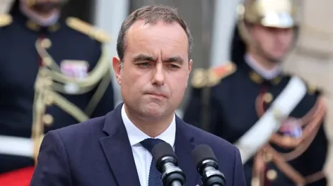 Sébastien Lecornu renunció como primer ministro de Francia un día después del anuncio de su gabinete