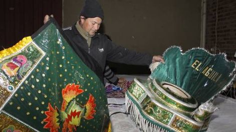 Con los trajes listos, se acerca la fiesta de la patrona boliviana