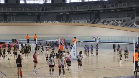 Cierre. La Liga Social de Vóleibol terminó su temporada en el Velódromo Chancay.