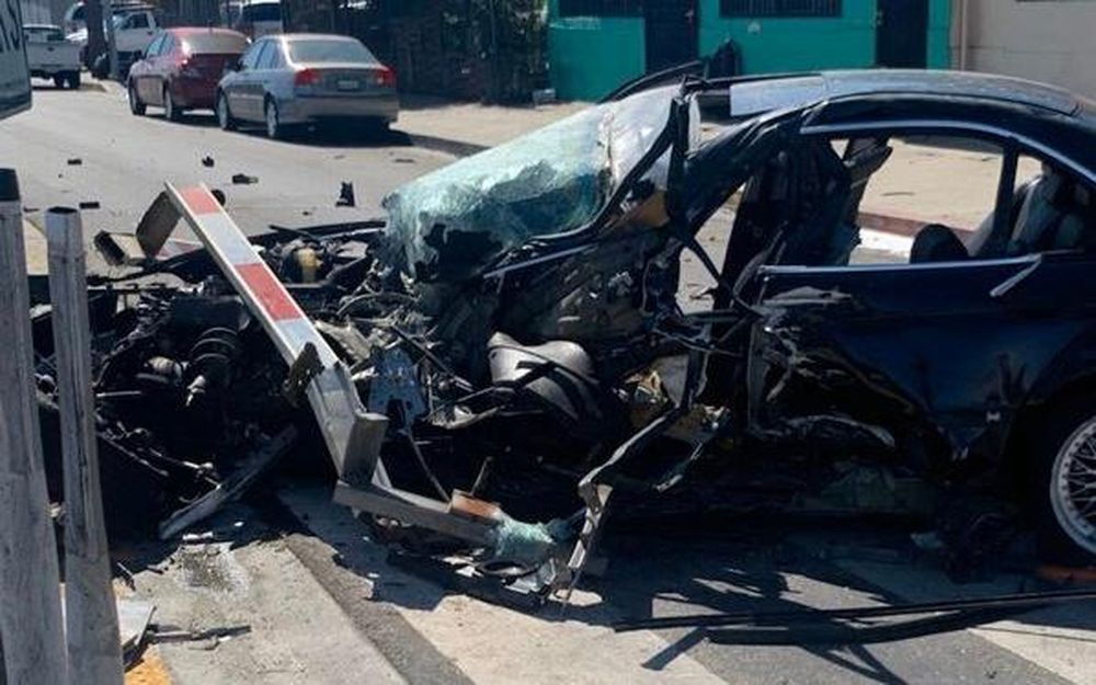 [VIDEO] Un tren arrolló a un auto de un conductor imprudente