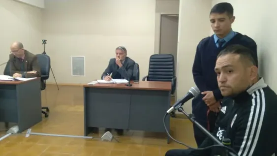 JUAN ANTONIO  ESPINOZA (a la derecha) negó haberle disparado a Ramón Daniel Banco, un sujeto al que -dijo- denunció el año pasado por haberlo dejado grave de un cuchillazo.