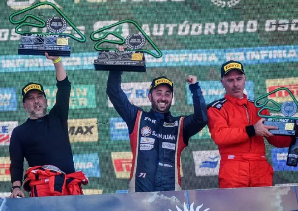 Ganador. Fabricio Persia (centro) festeja su victoria en TR Series. El sanjuanino dejó la puerta abierta para seguir en 2025.