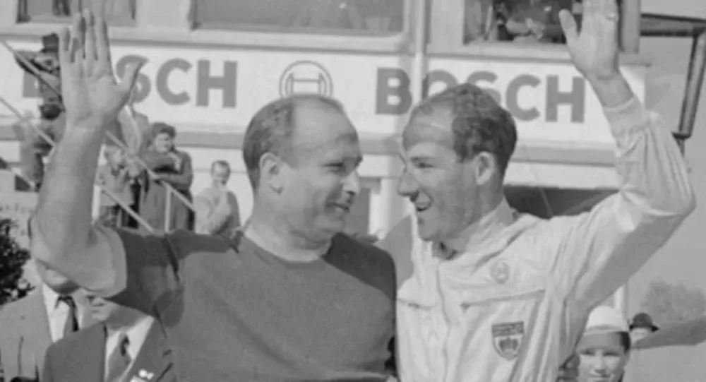 Murió Stirling Moss, rival y amigo de Fangio en la Fórmula 1