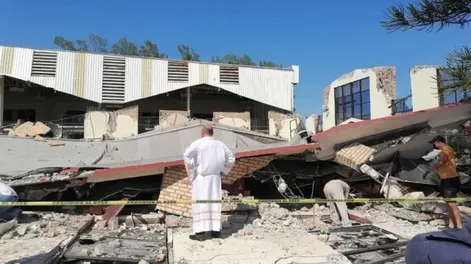 Al menos siete muertos al derrumbarse el techo de una iglesia durante una misa en México
