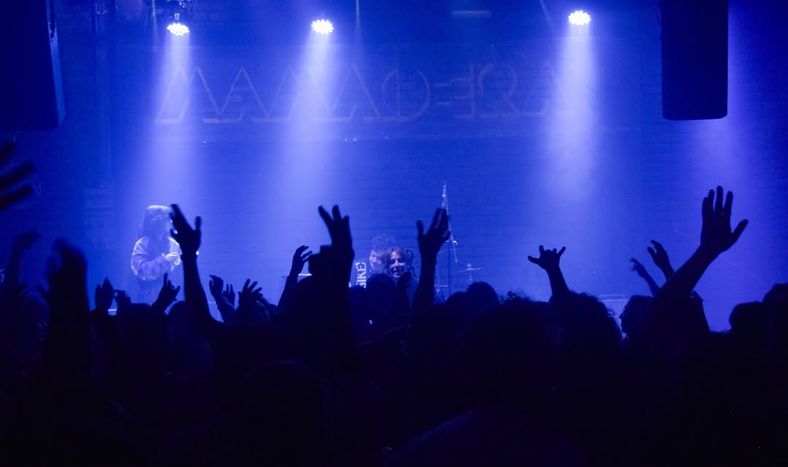Mamadera. Un punto de encuentro con bandas en vivo, de la provincia y visitantes. En esta imagen, uno de los shows de Sara Hebe.