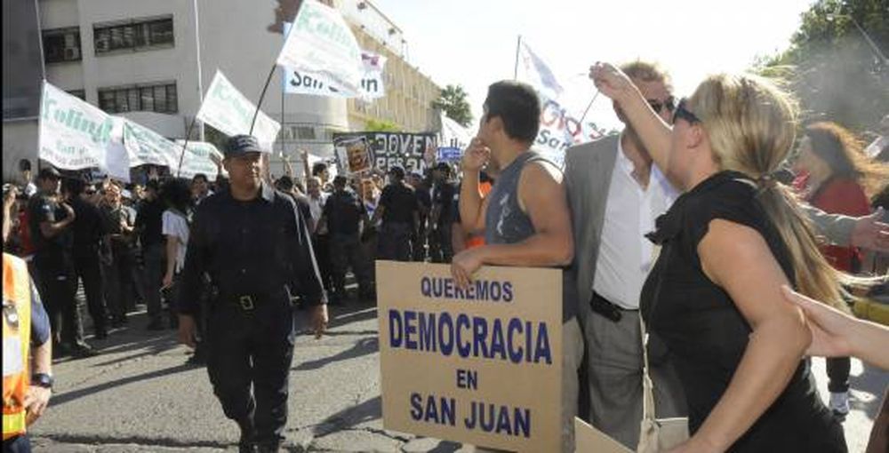 Guerra de carteles y cantitos