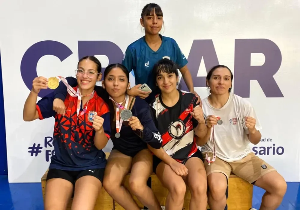 LAS JÓVENES  deportistas dejaron bien sentado el prestigio del karate sanjuanino
