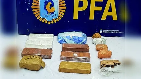 Cayó con cocaína y tres armas