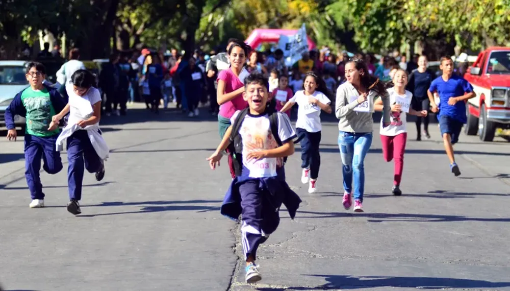 Casi 1 kilómetro lleno de corredores