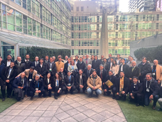 El CEO global de Vicuña, Ron Hochstein; José Morea, Country Director de la compañía; y la delegación sanjuanina encabezada por el ministro de Minería de San Juan, Juan Pablo Perea; todos posaron juntos en la PDAC, en el Hotel Soho de Toronto, Canadá. DIARIO DE CUYO estuvo presente en ese momento histórico. El CEO global de Vicuña, Ron Hochstein; José Morea, Country Director de la compañía; y la delegación sanjuanina encabezada por el ministro de Minería de San Juan, Juan Pablo Perea; todos posaron juntos en la PDAC, en el Hotel Soho de Toronto, Canadá. DIARIO DE CUYO estuvo presente en ese momento histórico.