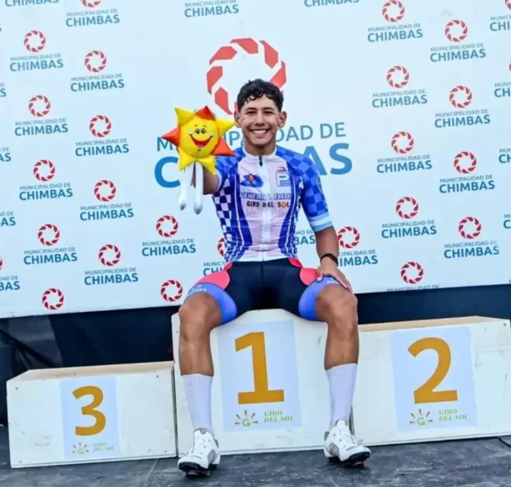 La etapa contrarreloj del Giro terminó envuelta en polémica: el líder equivocó el camino, hubo reclamo y los Comisarios decidirán