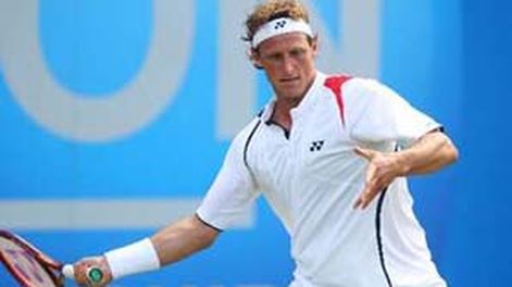 Nalbandian continúa en carrera