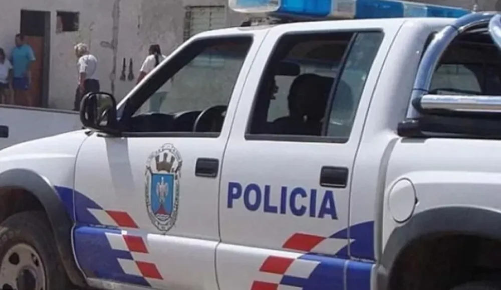 Cuatro hermanos que iban a la escuela en moto chocaron y el más chico murió