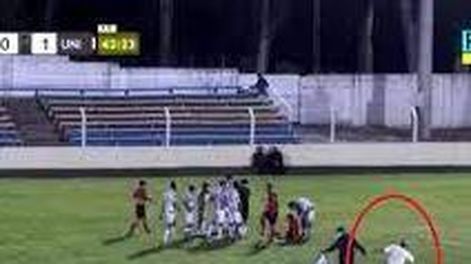 Se lesionó el camillero cuando iba a asistir a un futbolista