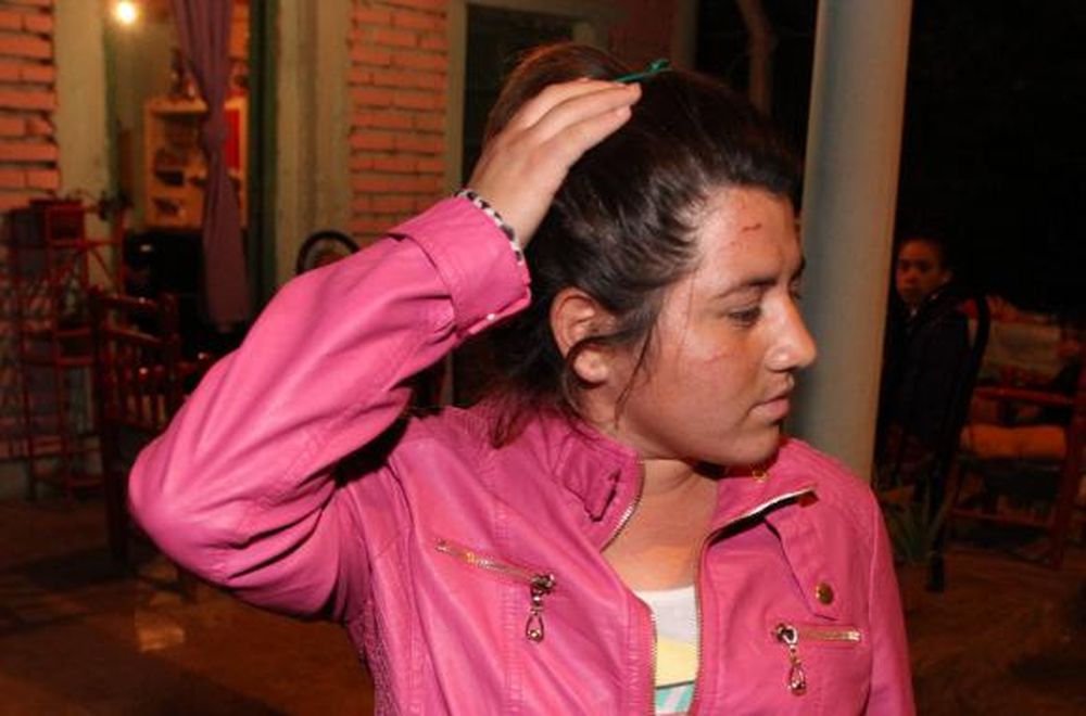 Brutal ataque de una banda contra una joven en su casa