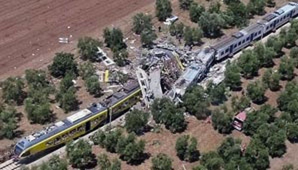 Trágico choque de trenes en Italia: al menos 10 muertos