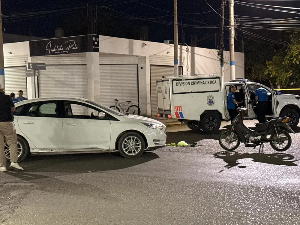 El Ford Focus que conducía Reina, que terminó impactando contra el motociclista.