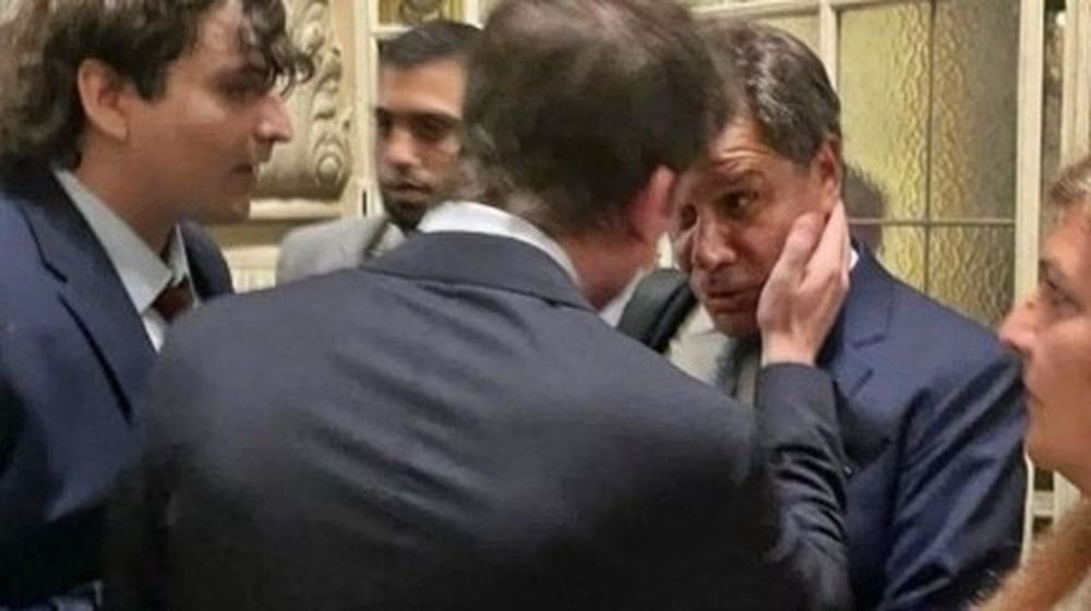 Facundo Manes denunciará a Santiago Caputo tras el cruce en el Congreso
