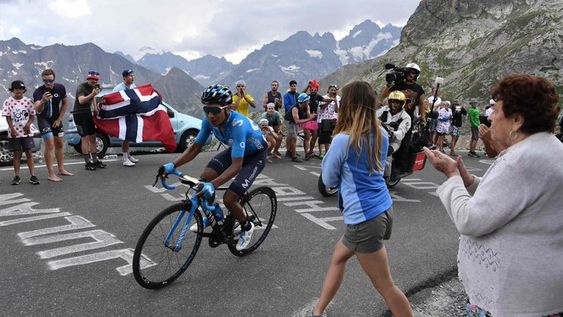 Nairo Quintana voló en los Alpes