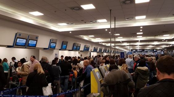 Por una asamblea de pilotos, cancelaron 45 vuelos y hubo 4.700 pasajeros afectados