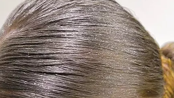 Purpurina para el pelo: cómo llevar el nuevo peinado de fiesta que es furor