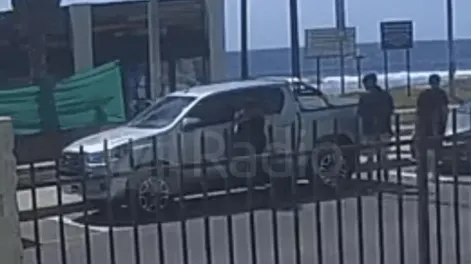 [VIDEO] En un minuto, robaron una camioneta mendocina a plena luz del día en la Avenida del Mar en La Serena