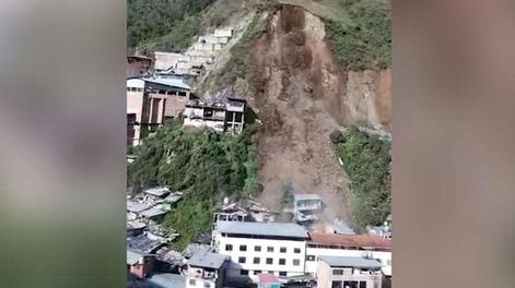 Un alud sepultó decenas de casas en un pueblo andino