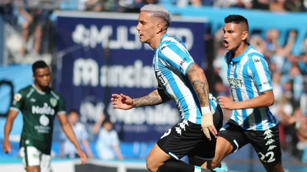 Racing goleó a Sarmiento y afianzó su liderazgo en la Copa Liga Profesional