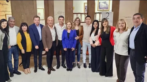 Las ausencias en la foto de Andino con el bloque Justicialista en la Legislatura