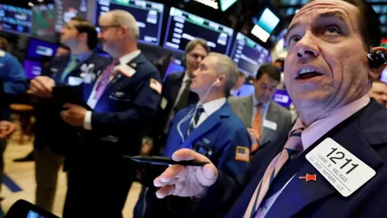 Riesgo país: luego de superar los 1000 puntos, descendió a 944