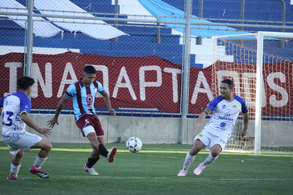 Victoria. Atlético Alianza se hizo fuerte en Pocito y venció a Colón Junior por la séptima fecha del Torneo Clausura. Foto gentileza Tarly Martin.