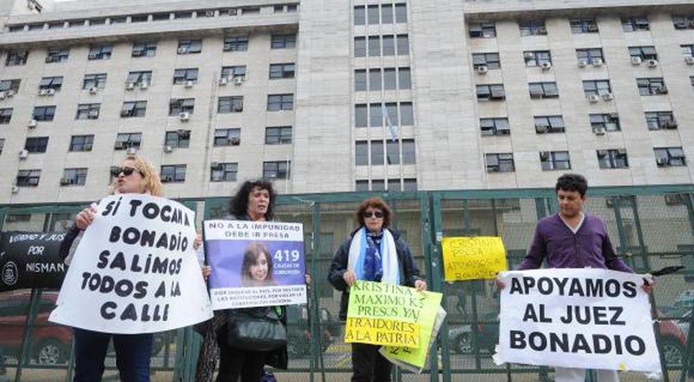 Llevan 300 policías  para Comodoro Py