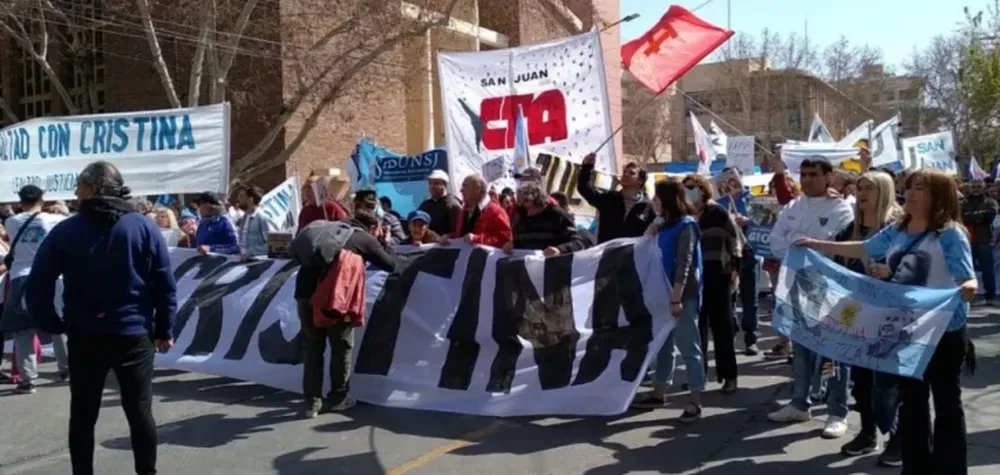 El kirchnerismo local convocó a una marcha este mediodía en Plaza 25 en apoyo a CFK