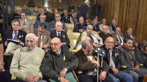 Fotos de represores  atizaron la polémica