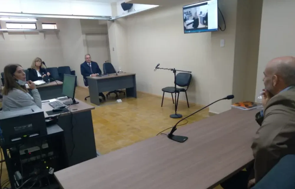 Declaran imprescriptibles los abusos a su hija y su hijastra y lo condenan a 23 años