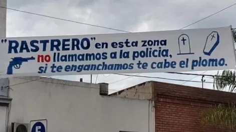 El polémico pasacalles de vecinos a los delincuentes: “Si te enganchamos, te cabe plomo”