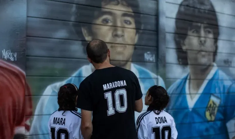 Nació el hermanito de las mellizas Mara y Dona: mirá cómo se llama