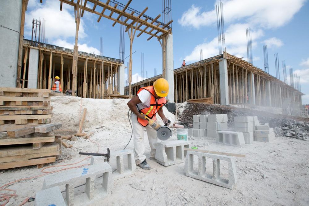 La industria y la construcción volvieron a caer en febrero