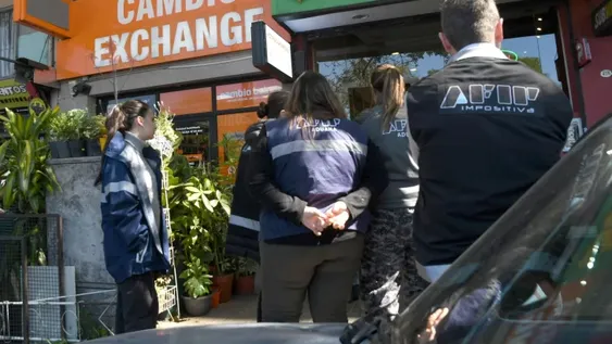 Pese al casi feriado virtual, no frena la corrida de los dólares