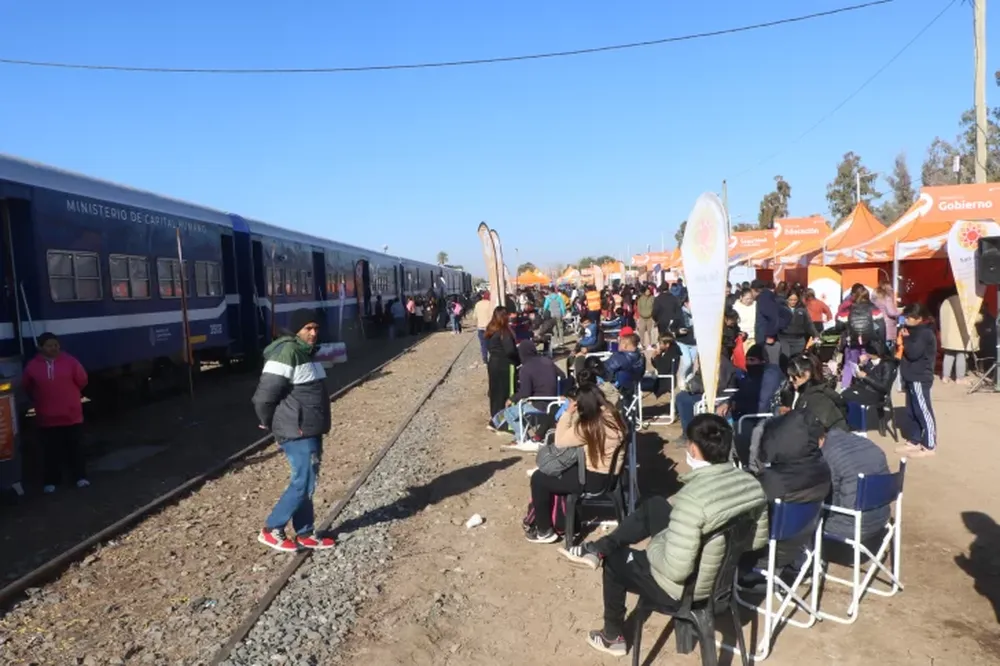 Una ciudad ambulante que acerca salud y servicios sociales a la gente