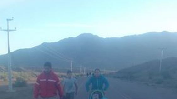 Un pueblo entero camina durante 7 horas para visitar un santuario y cumplir promesas