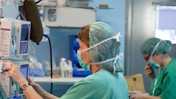 Una enfermera mostró las marcas que le deja el  coronavirus para generar conciencia